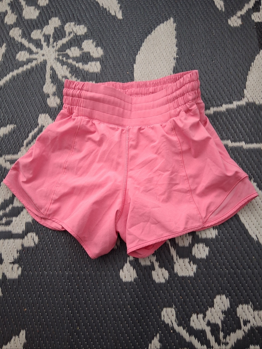 Lululemon Hotty Hot High Rise 4" Inseam Size 2